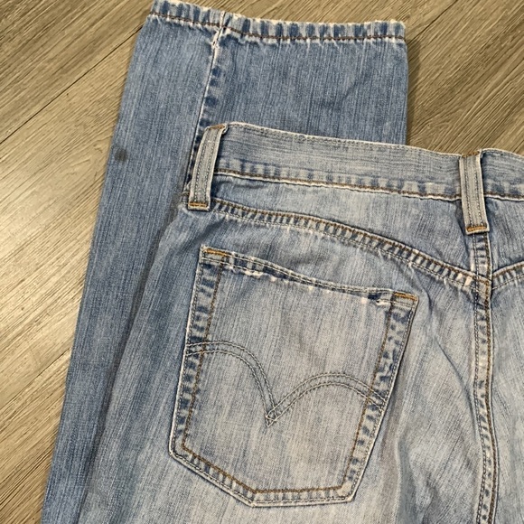 Levi’s 514 slim Strsight Distressed Lightweight Light Wash Jeans size 33x32 - Picture 4 of 13